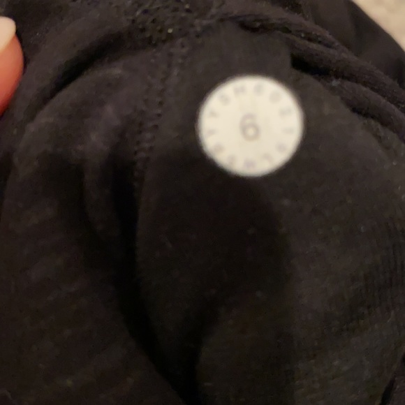 Women’s Lululemon align pants. Sz6 black print - Picture 3 of 4